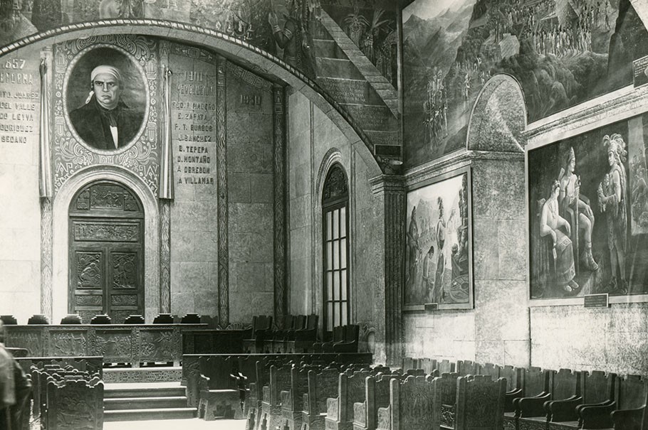 Foto en blanco y negro de una iglesia

Descripción generada automáticamente con confianza media