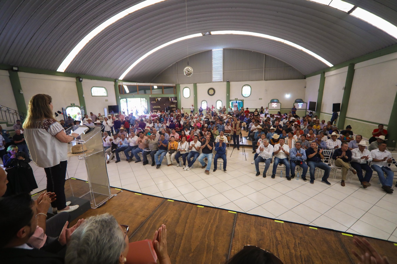 González Saravia refrenda su compromiso con el sector agropecuario